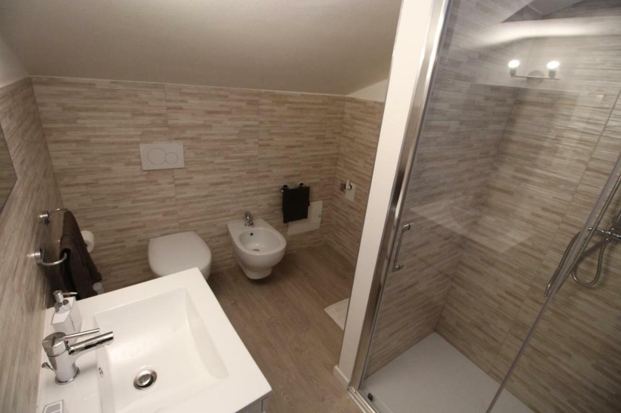 La Mansarda Di Juliette Apartment Десенцано дел Гарда Екстериор снимка