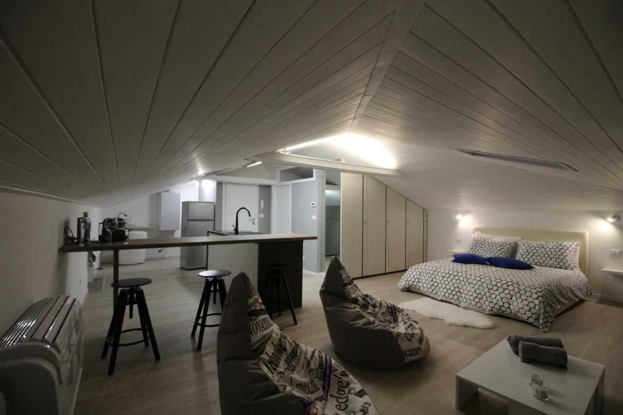 La Mansarda Di Juliette Apartment Десенцано дел Гарда Екстериор снимка