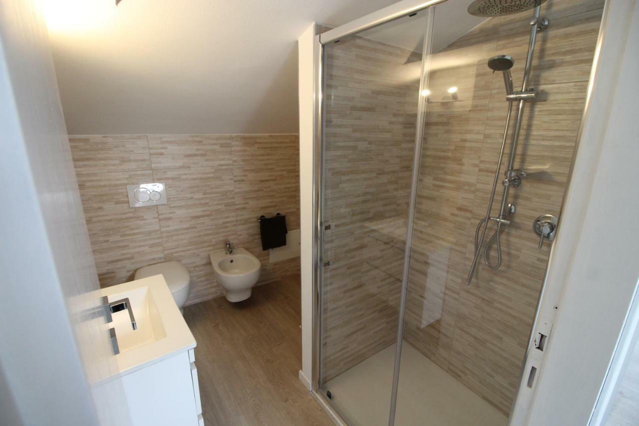 La Mansarda Di Juliette Apartment Десенцано дел Гарда Екстериор снимка