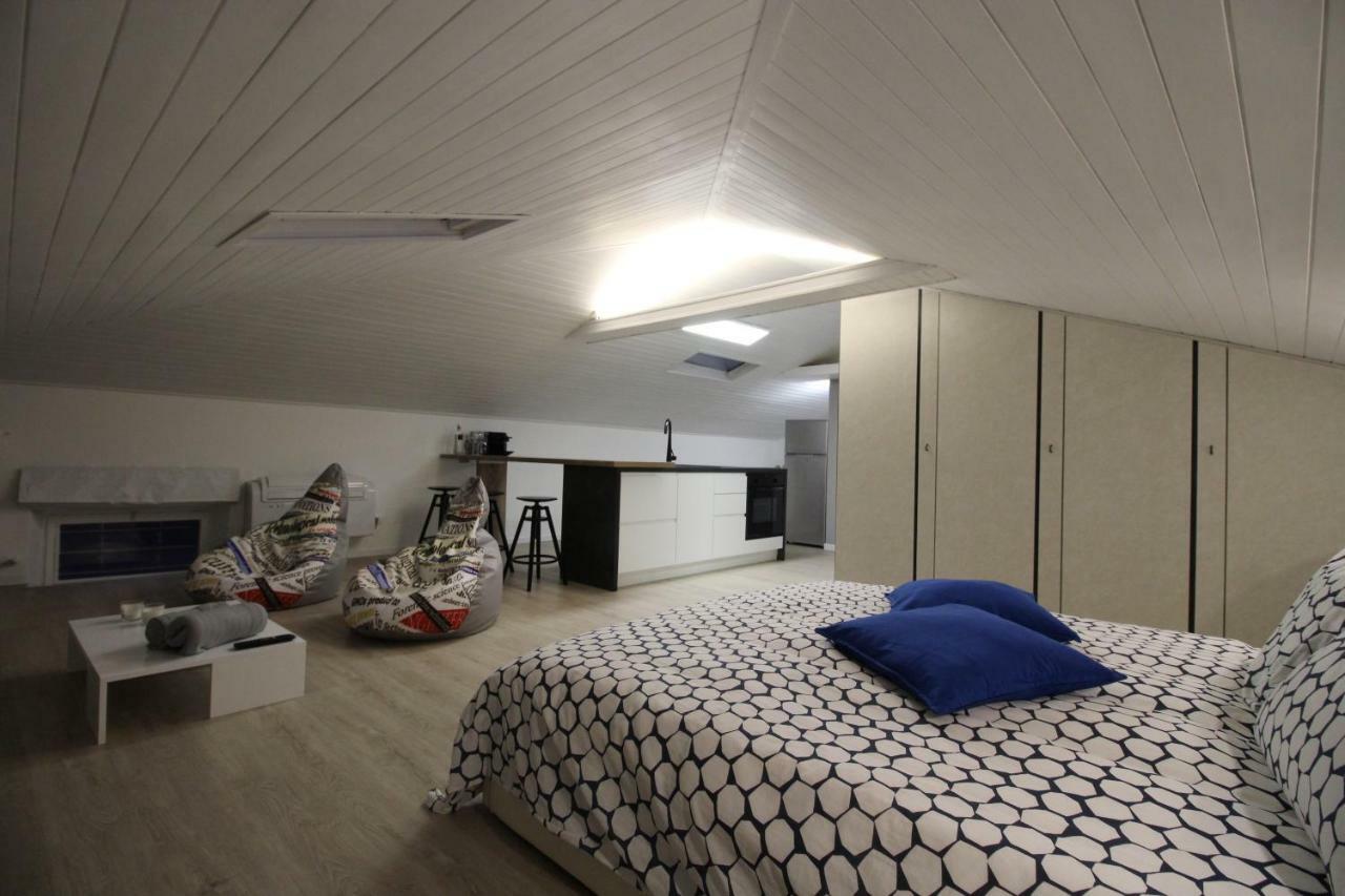 La Mansarda Di Juliette Apartment Десенцано дел Гарда Екстериор снимка