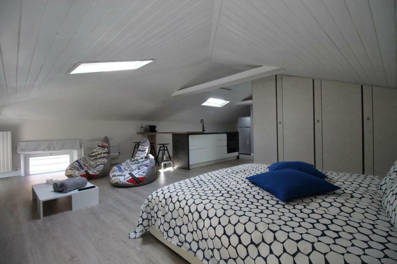 La Mansarda Di Juliette Apartment Десенцано дел Гарда Екстериор снимка