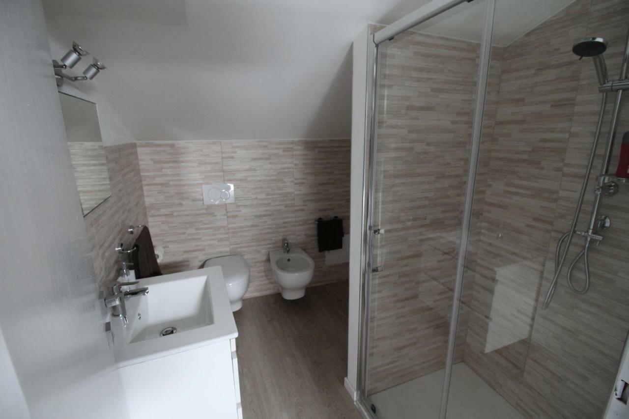 La Mansarda Di Juliette Apartment Десенцано дел Гарда Екстериор снимка