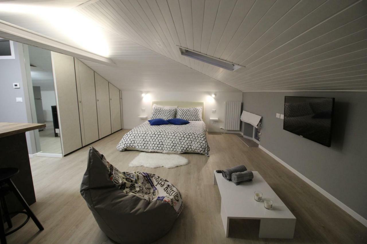 La Mansarda Di Juliette Apartment Десенцано дел Гарда Екстериор снимка