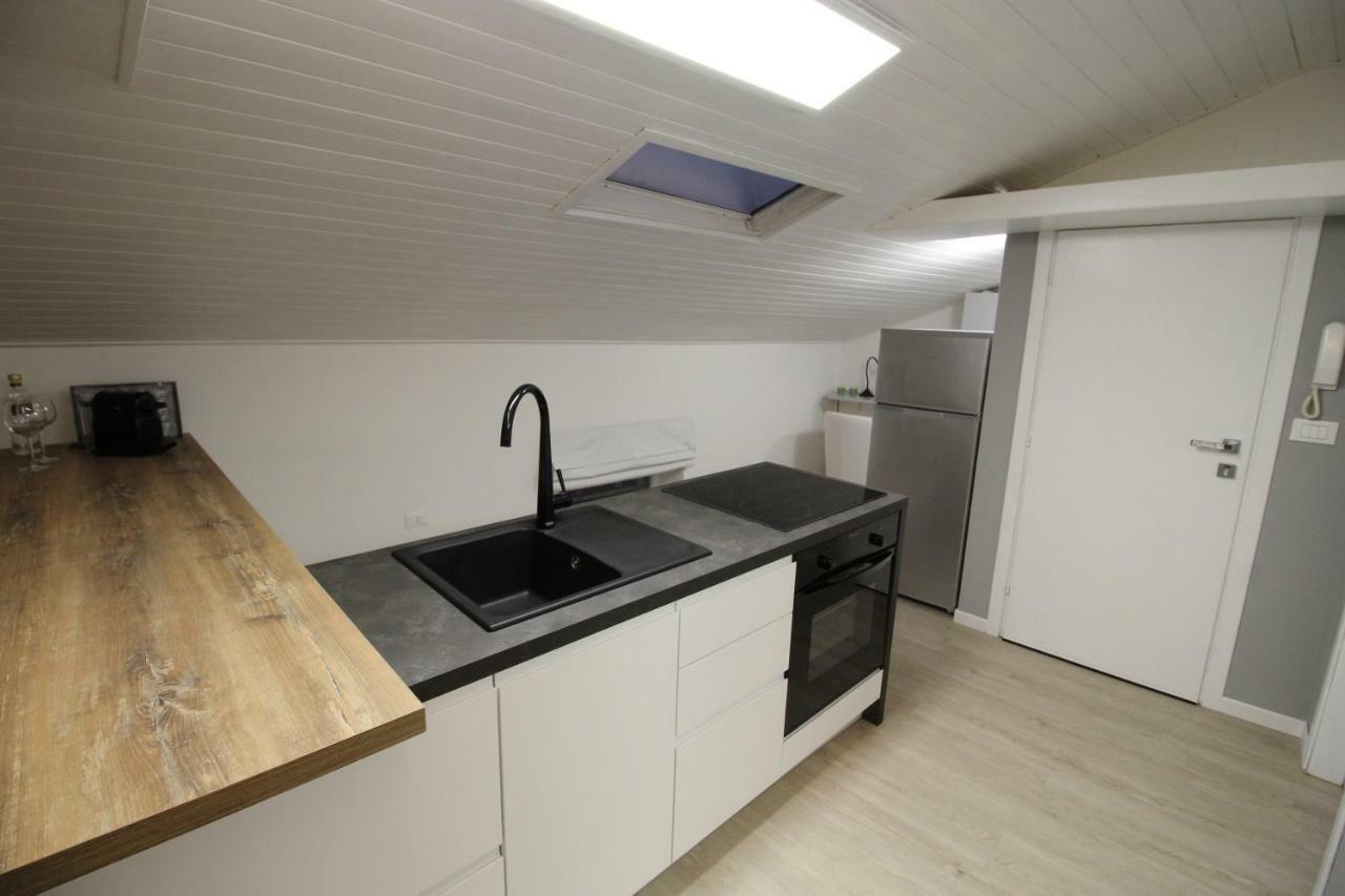 La Mansarda Di Juliette Apartment Десенцано дел Гарда Екстериор снимка