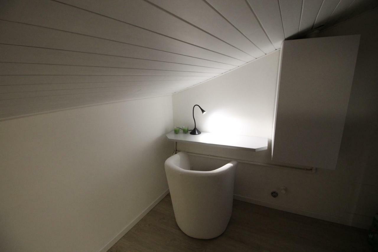 La Mansarda Di Juliette Apartment Десенцано дел Гарда Екстериор снимка
