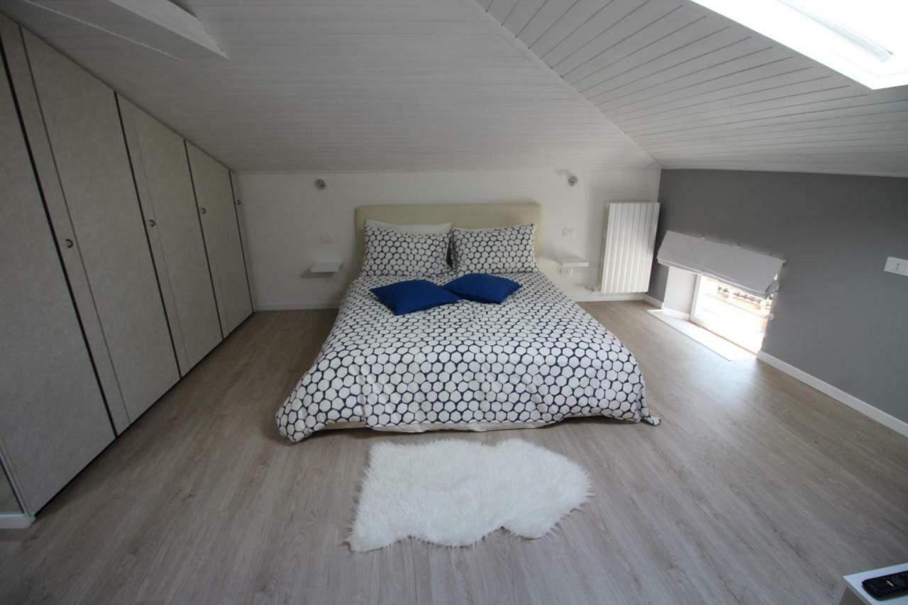 La Mansarda Di Juliette Apartment Десенцано дел Гарда Екстериор снимка