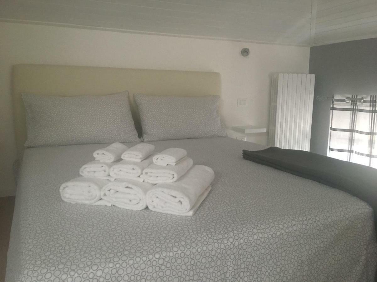 La Mansarda Di Juliette Apartment Десенцано дел Гарда Екстериор снимка