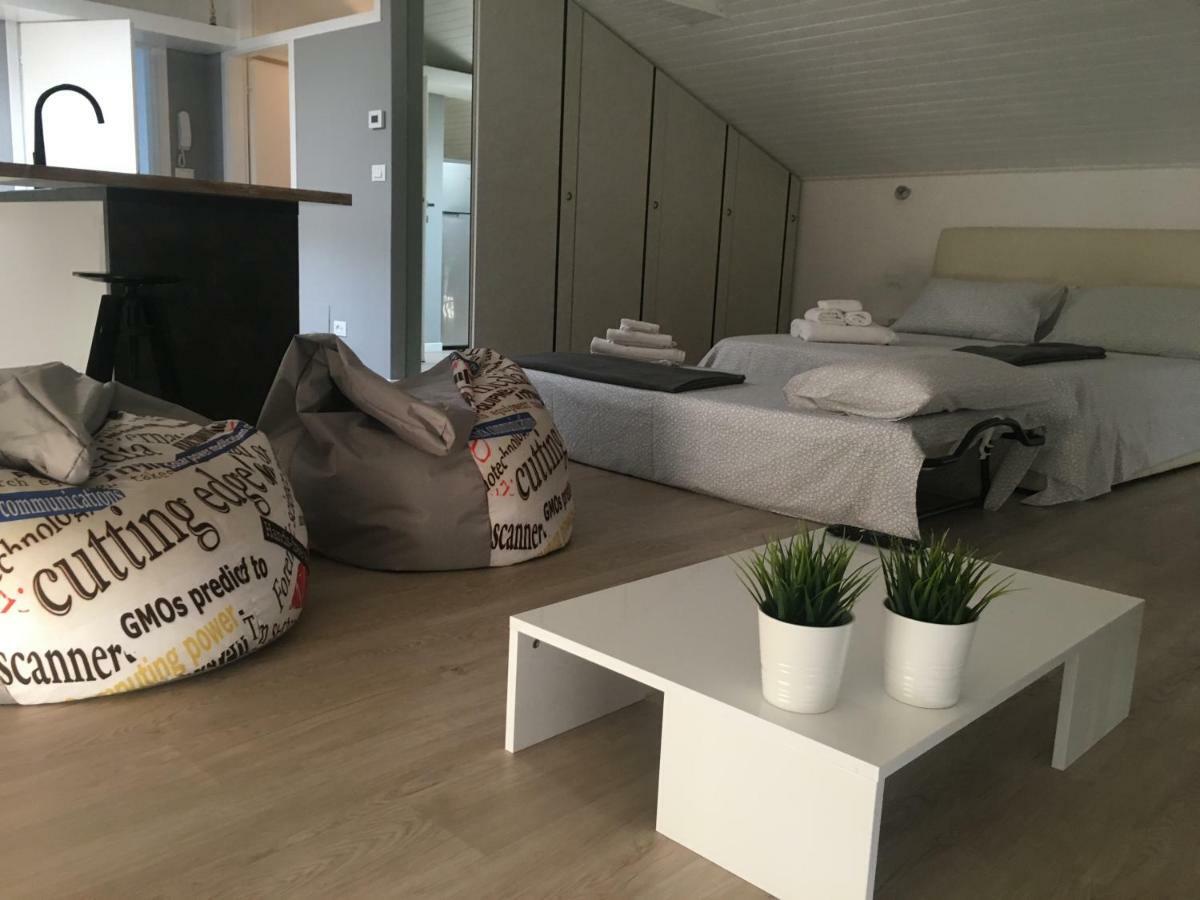 La Mansarda Di Juliette Apartment Десенцано дел Гарда Екстериор снимка
