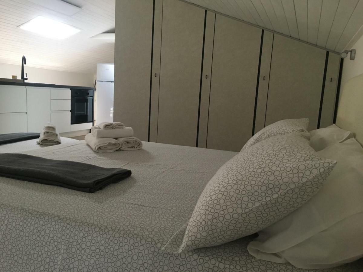 La Mansarda Di Juliette Apartment Десенцано дел Гарда Екстериор снимка